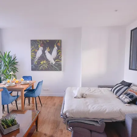 Le Parisien Chic Et Elegant Apartment