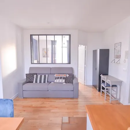 Le Parisien Chic Et Elegant Apartment