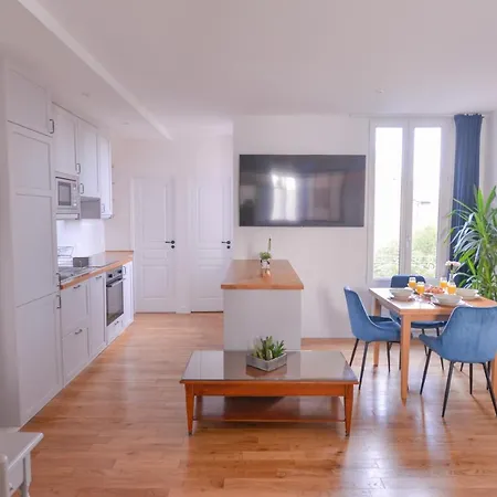 Le Parisien Chic Et Elegant Apartment Chantilly