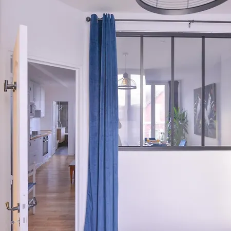 Le Parisien Chic Et Elegant Apartment